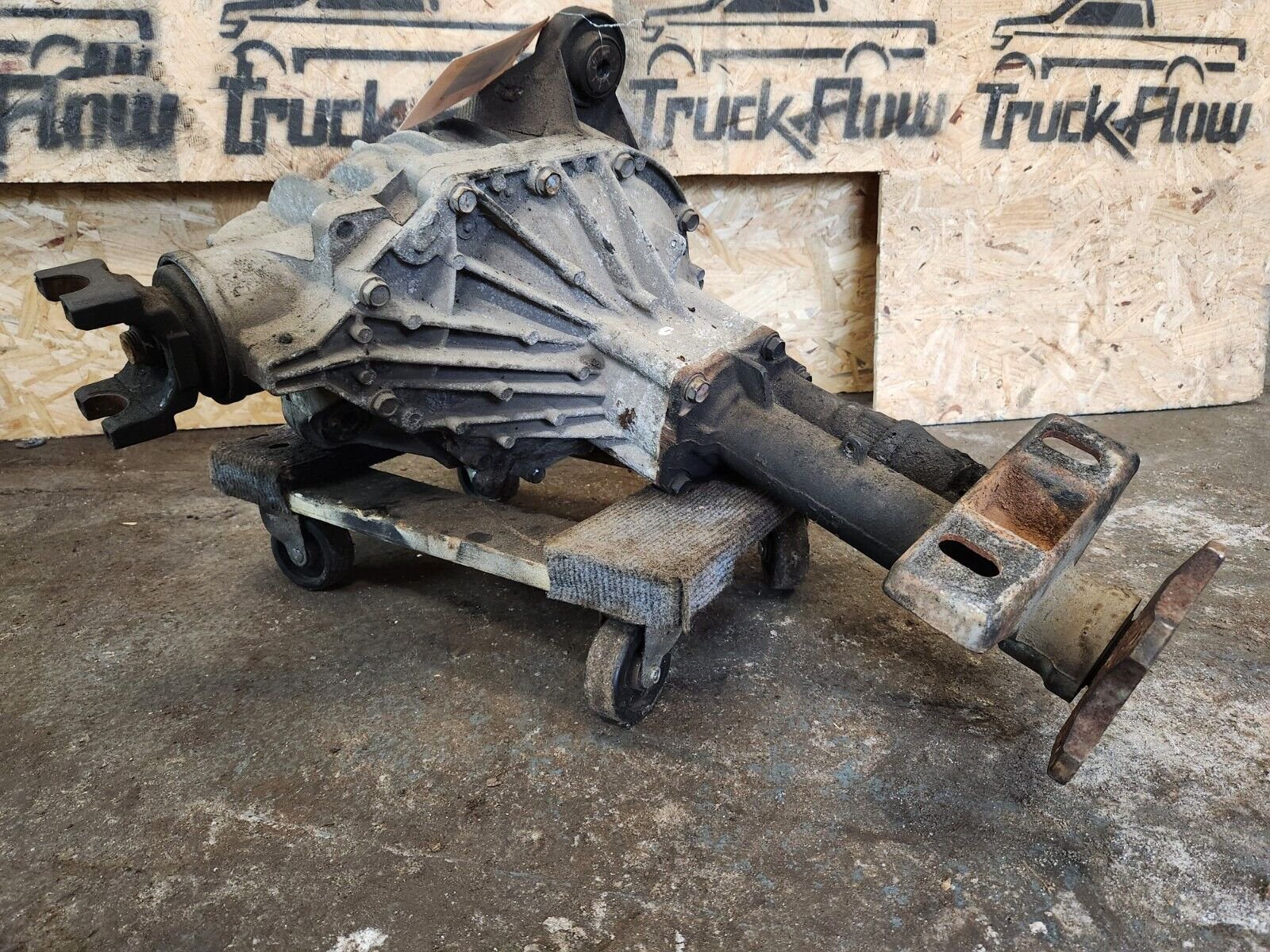 Second image of 2001-2010 Chevy GMC 2500 3500 Front Axle Differential Carrier 3.73 Ratio GT4