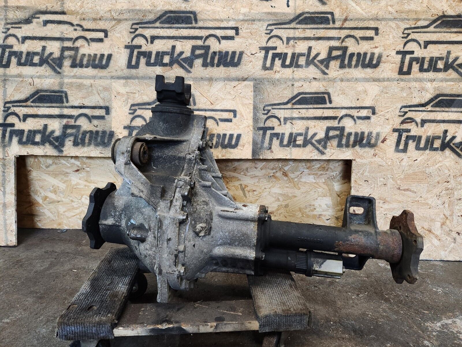 2001-2010 Chevy GMC 2500 3500 Front Axle Differential Carrier 3.73 Ratio GT4