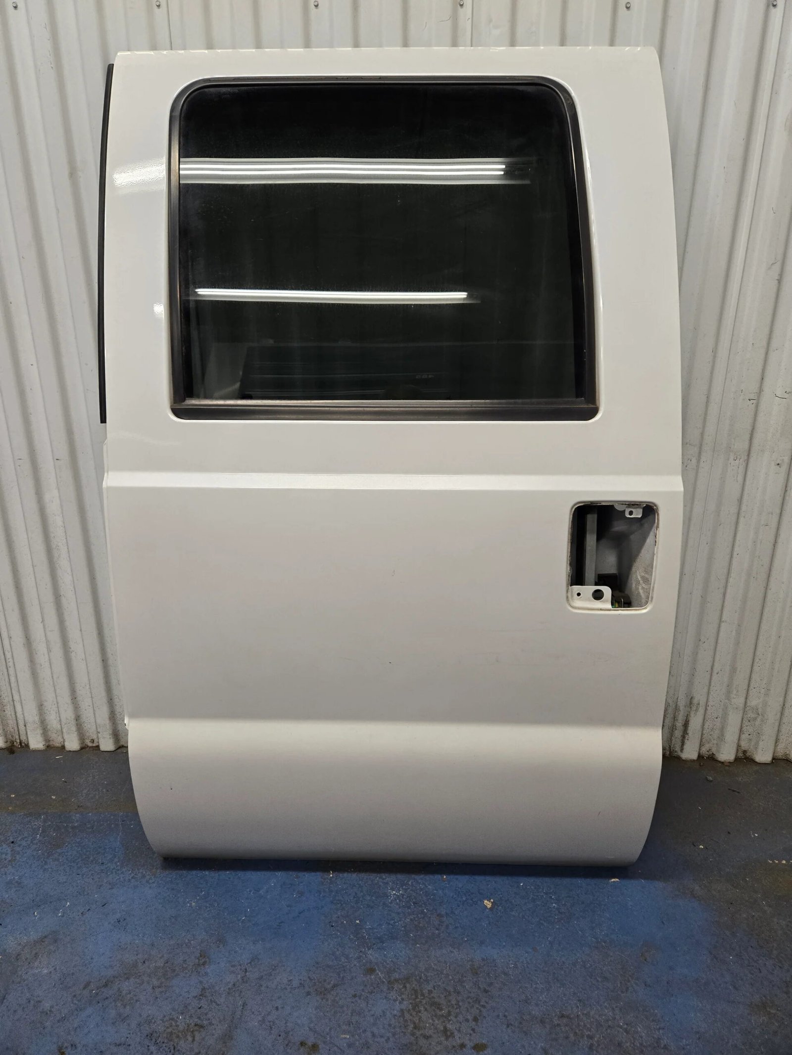 2013-2016 Ford F250 F350 F450 F550 Super Duty Left Rear Crew Cab Door w/ Power Window, Pearl White Paint Code (UG)