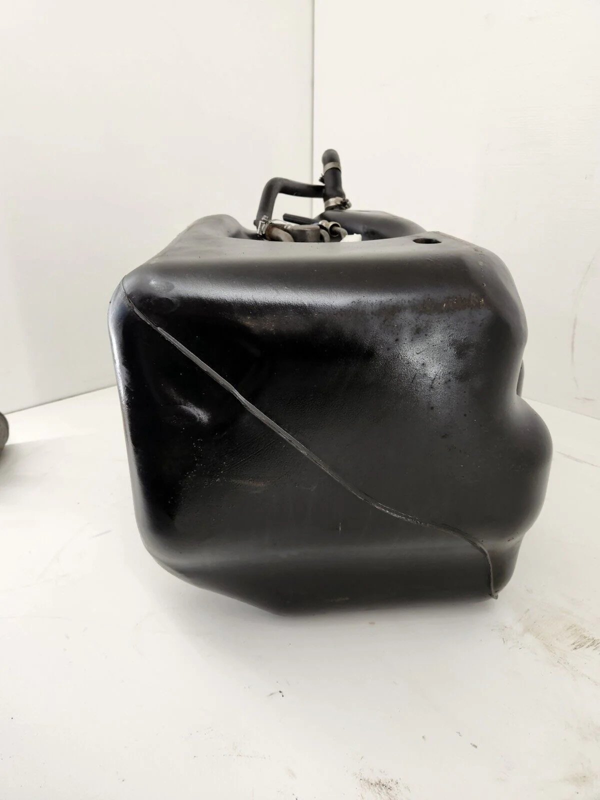 Second image of 2004-2010 GMC Sierra Silverado 3500 Fuel Tank Chassis Cab Narrow Frame Rear Center Gas, 23 Gallon