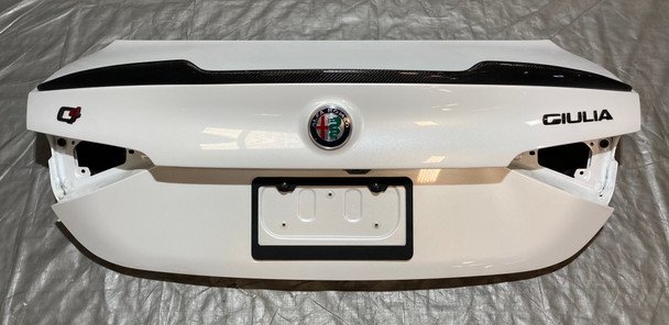 2017-2022 Giulia Trunk Lid w/ Carbon Spoiler