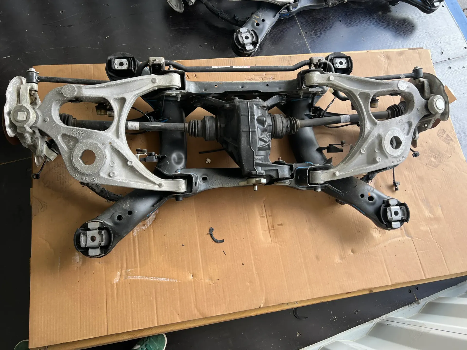 Second image of Mercedes ML/GLE W166 Rear Axle w/Differential