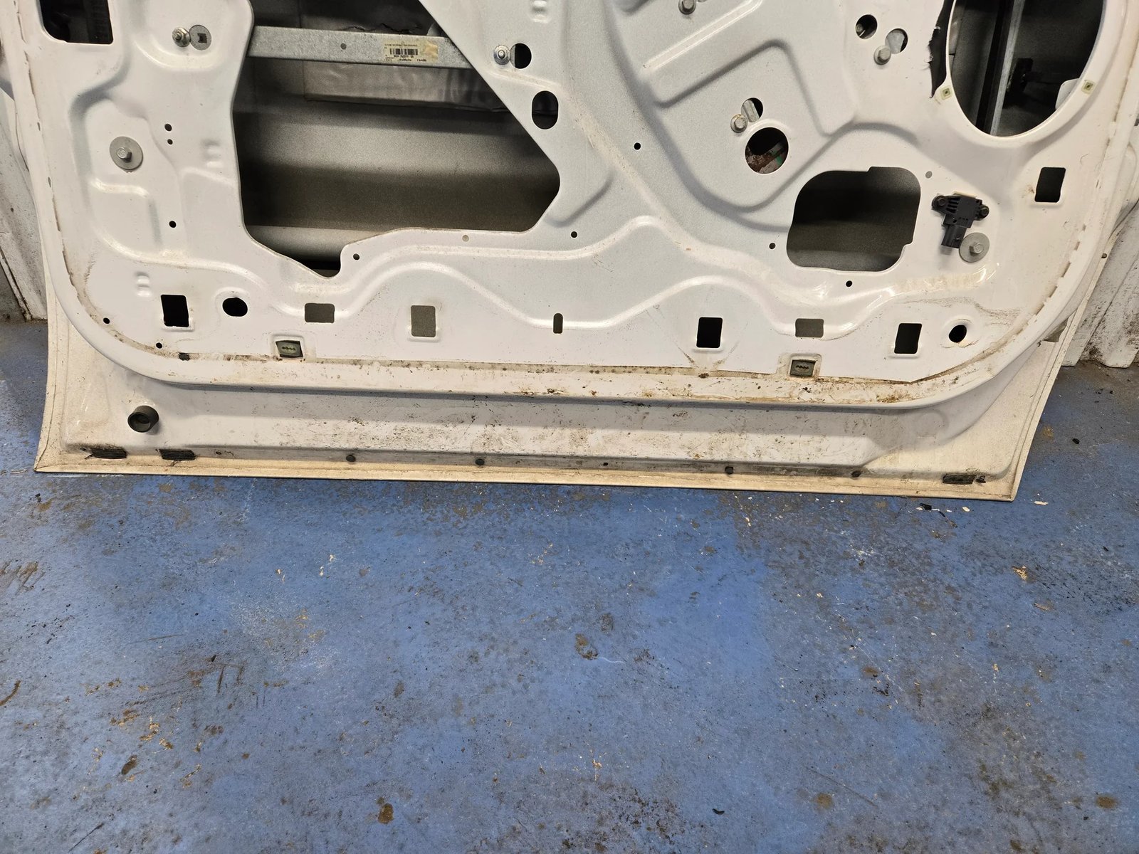 Second image of 2011-2012 Ford F250 F350 F450 F550 Super Duty Left Front Driver Door w/ Power Window, Pearl White (UG) & Pale Adobe Metallic (LQ)