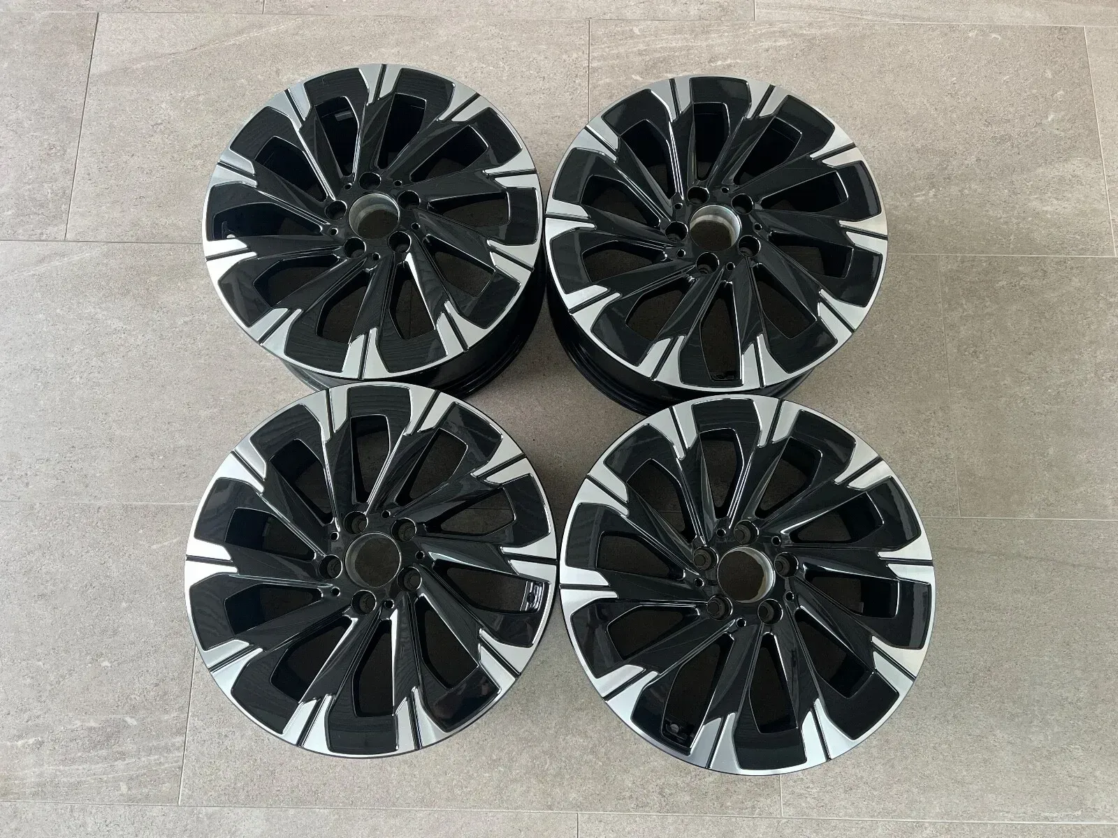 Mercedes V-Class/Vito W447 Facelift 18" Alloy Rims Black A4474018300