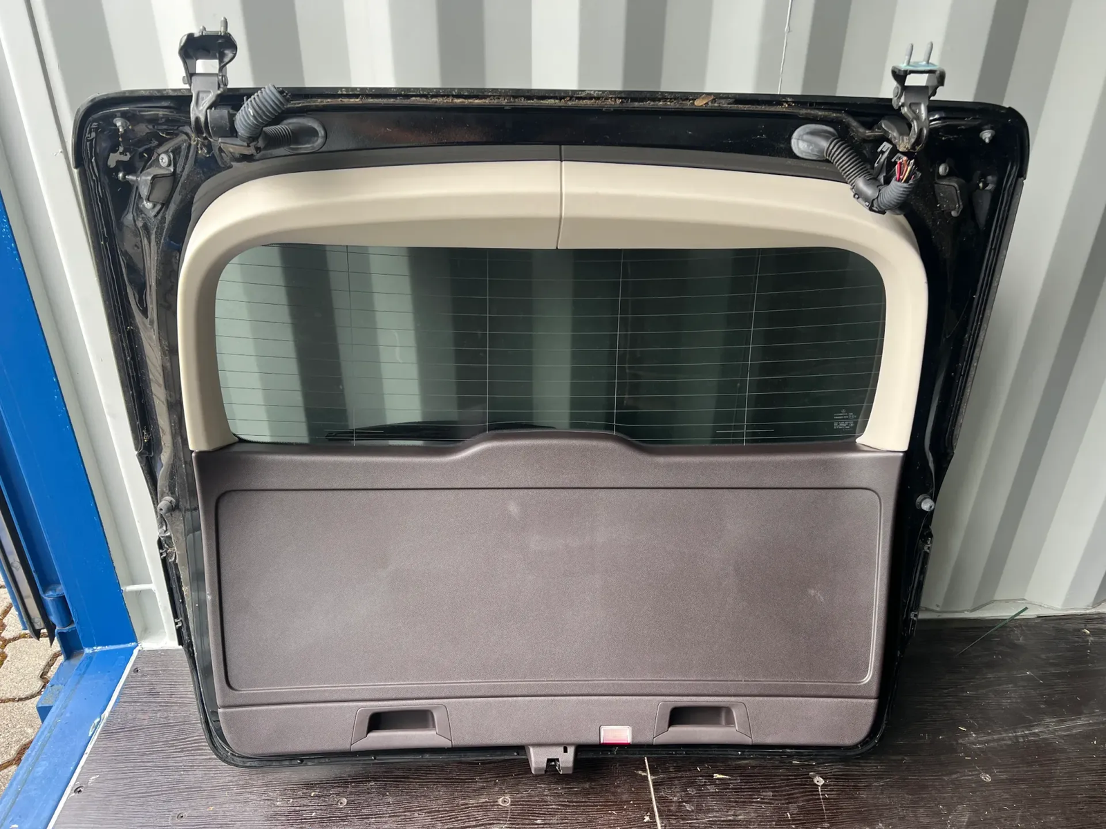 Second image of Mercedes GLE W166 Rear Tailgate Black 9040