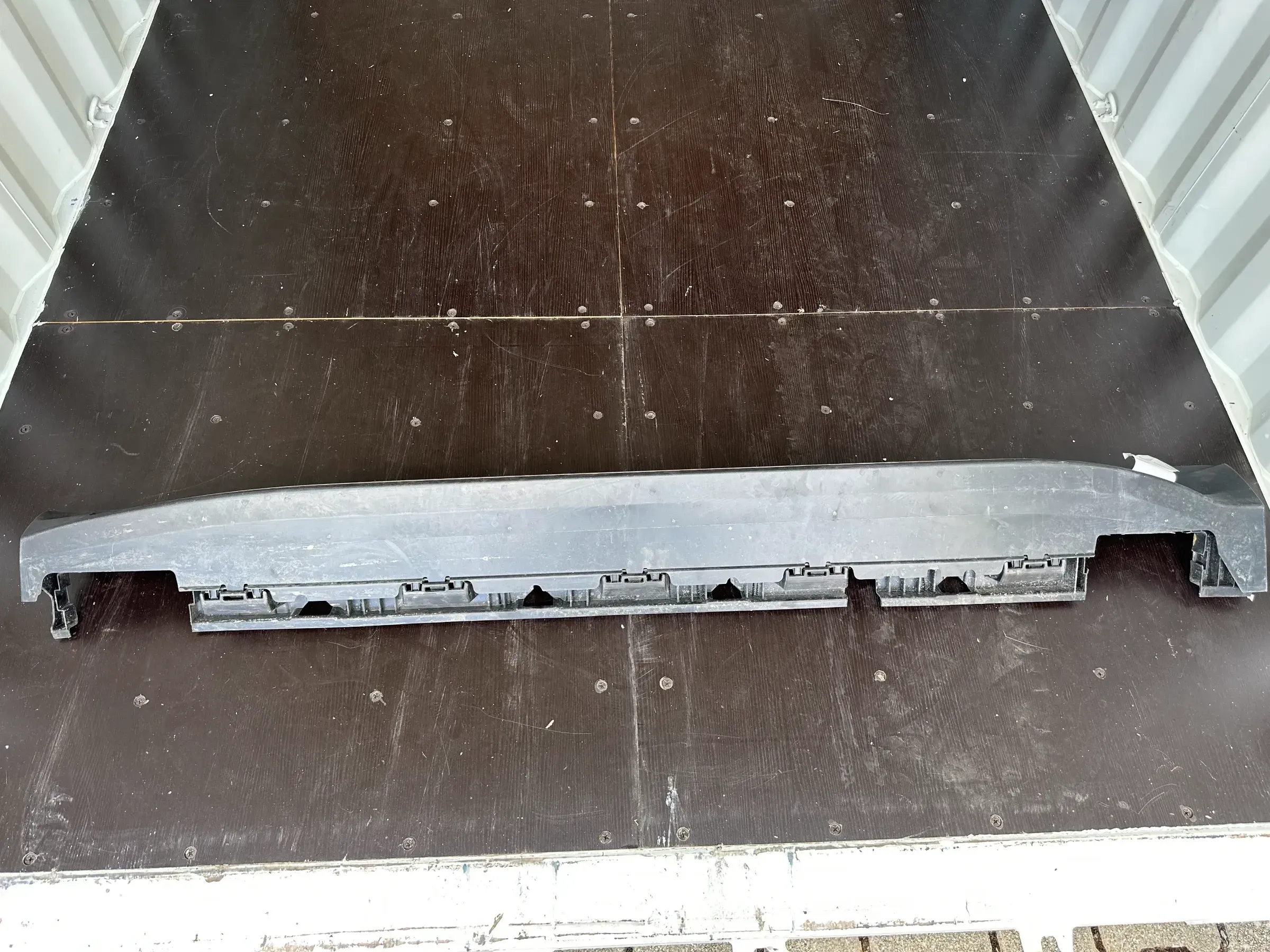 Second image of Mercedes-Benz GLE C292 Left Side Skirt / Running Board NEW