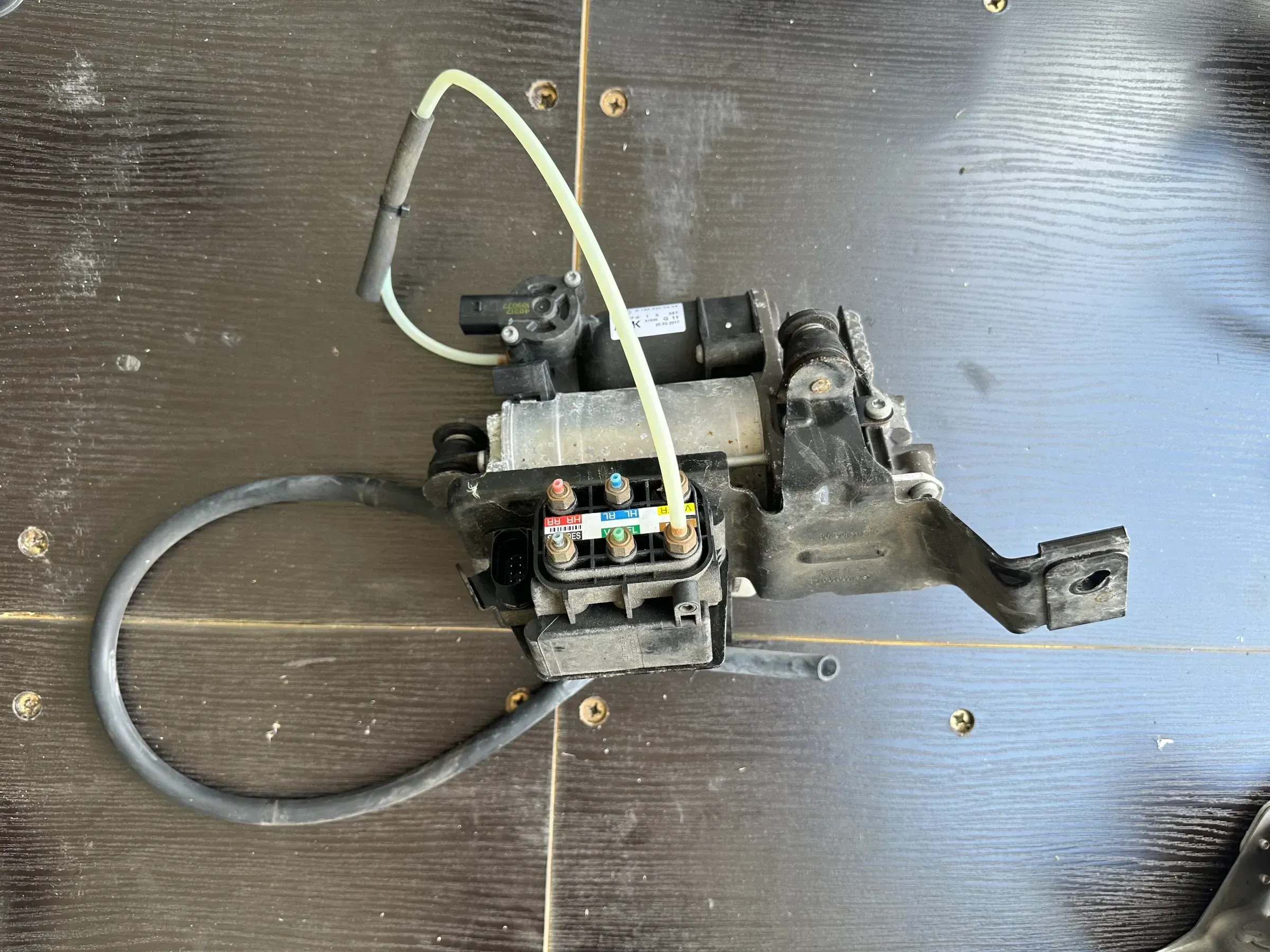 Mercedes W166/C292 Airmatic Suspension Compressor OEM