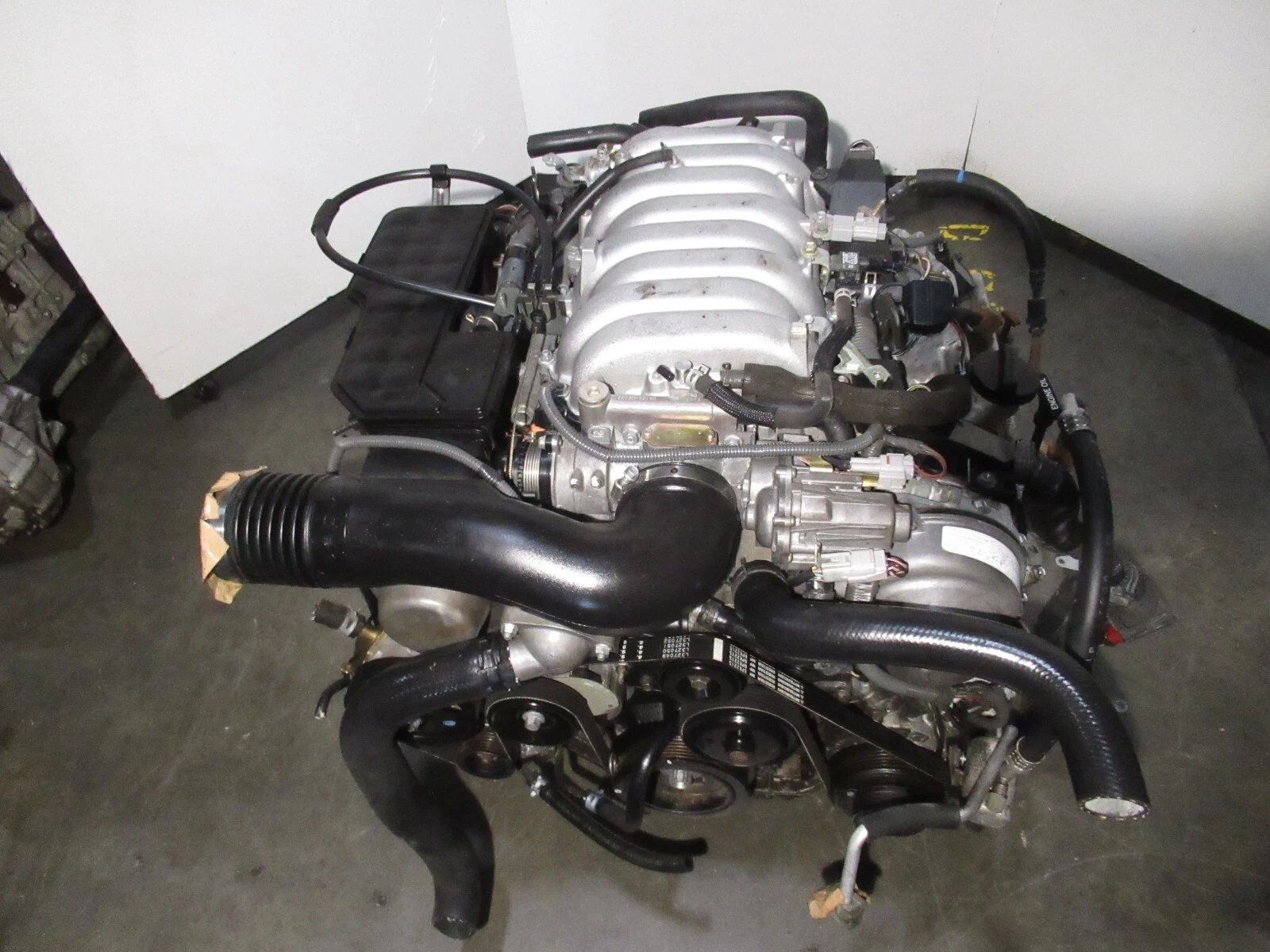 Second image of Toyota 1UZ-FE VVT-i 4.0L V8 JDM Engine 98–00